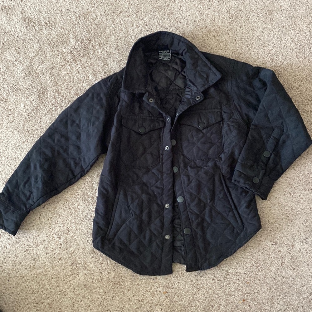 Pleaded black jacket